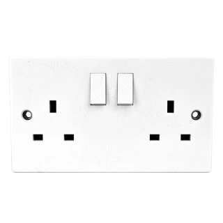 B&M 2 Gang Wall Socket - White 13 Amp 3 B&M 2 Gang Wall Socket - White 13 Amp